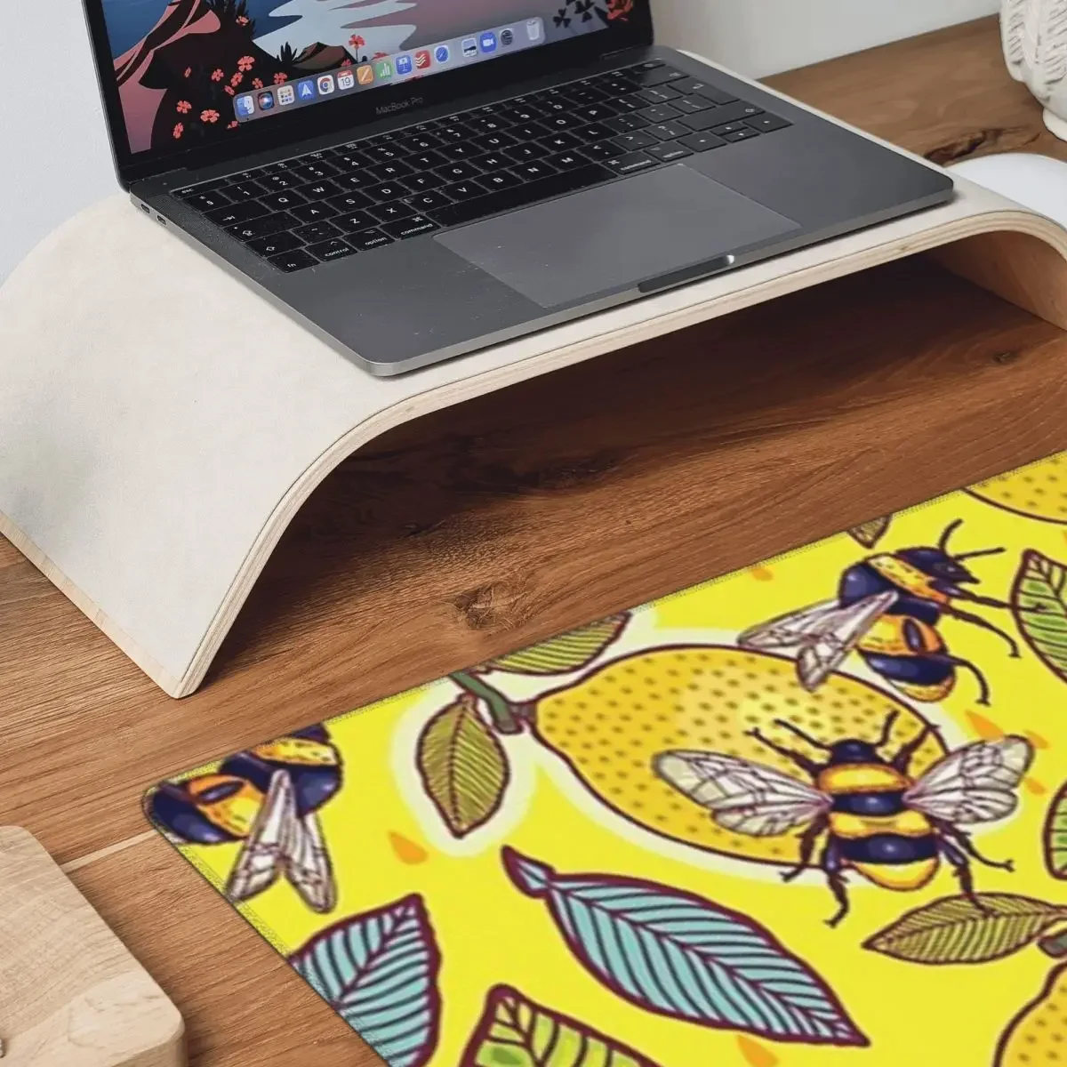 Yellow Lemon And Bee Garden La - Yellow Laptop Accessories avaliação e preço